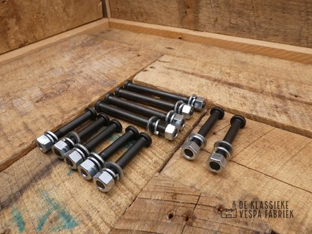 Screw / Bolt Kit engine M7 Vespa 50-125/​PV/​ET3/​PK50