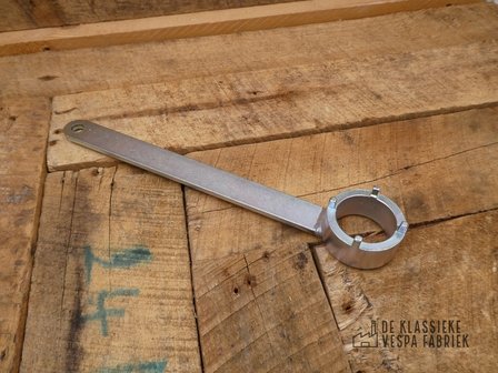 Steering head bearing wrench