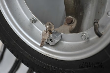 Lock spare wheel rim