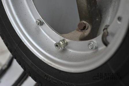 Lock spare wheel rim