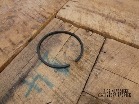 Piston ring d=57,6. a.o.  VL/VGL/GS150/GLA-B/Sprint