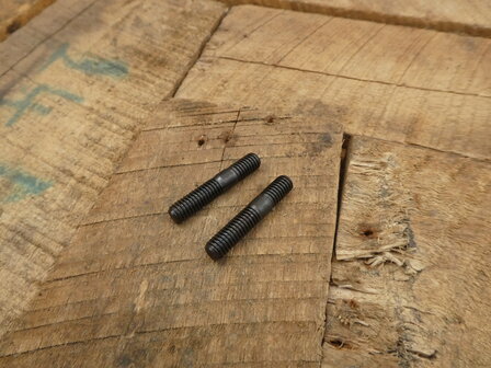 Exhaust stud M6x32mm