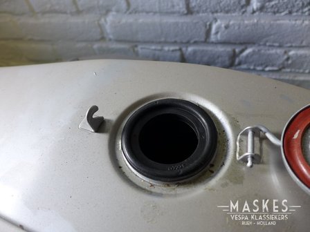 Gasket tank cap for largeframe