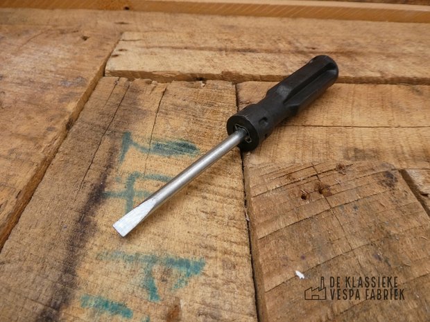 Screwdriver flat tip and phillips head