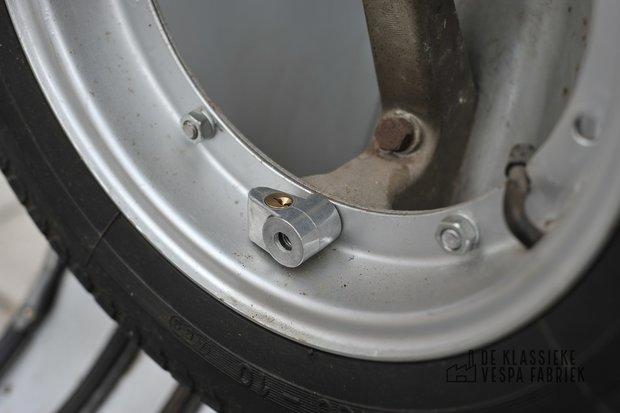 Lock spare wheel rim