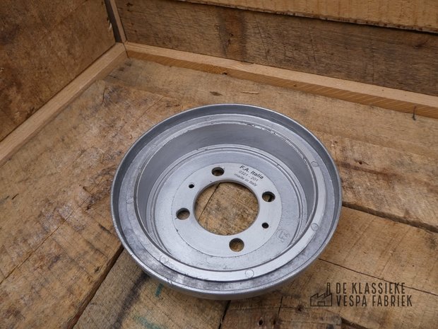 Brake drum, rear, VNB/VBA/VBB