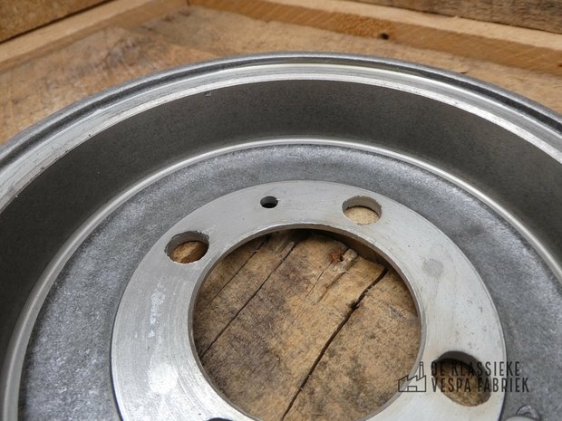 Brake drum, front, VNB/VBA/VBB